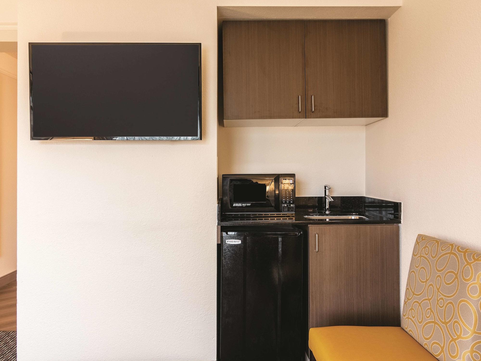 La Quinta By Wyndham Shreveport Airport Hotel Екстериор снимка