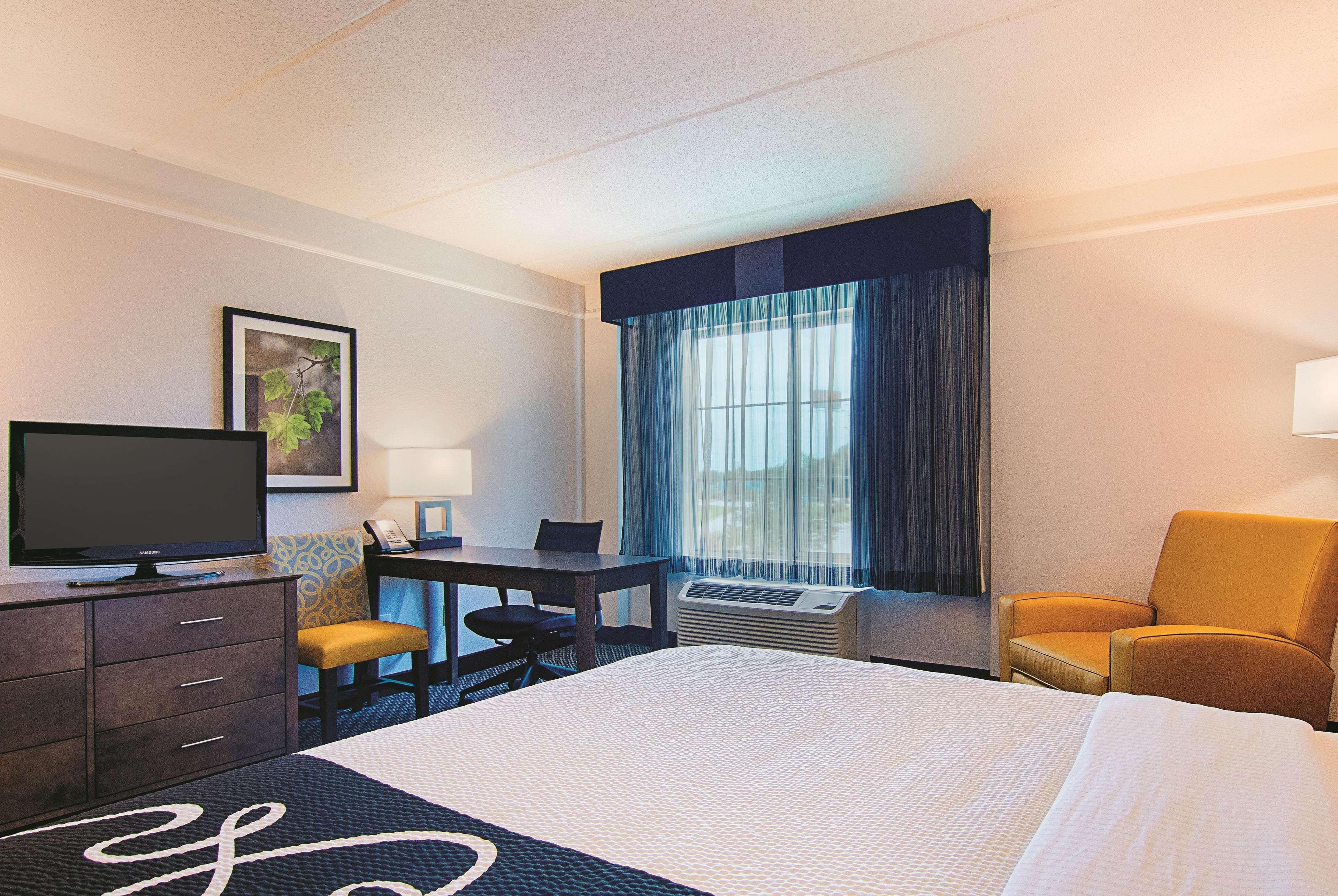 La Quinta By Wyndham Shreveport Airport Hotel Екстериор снимка