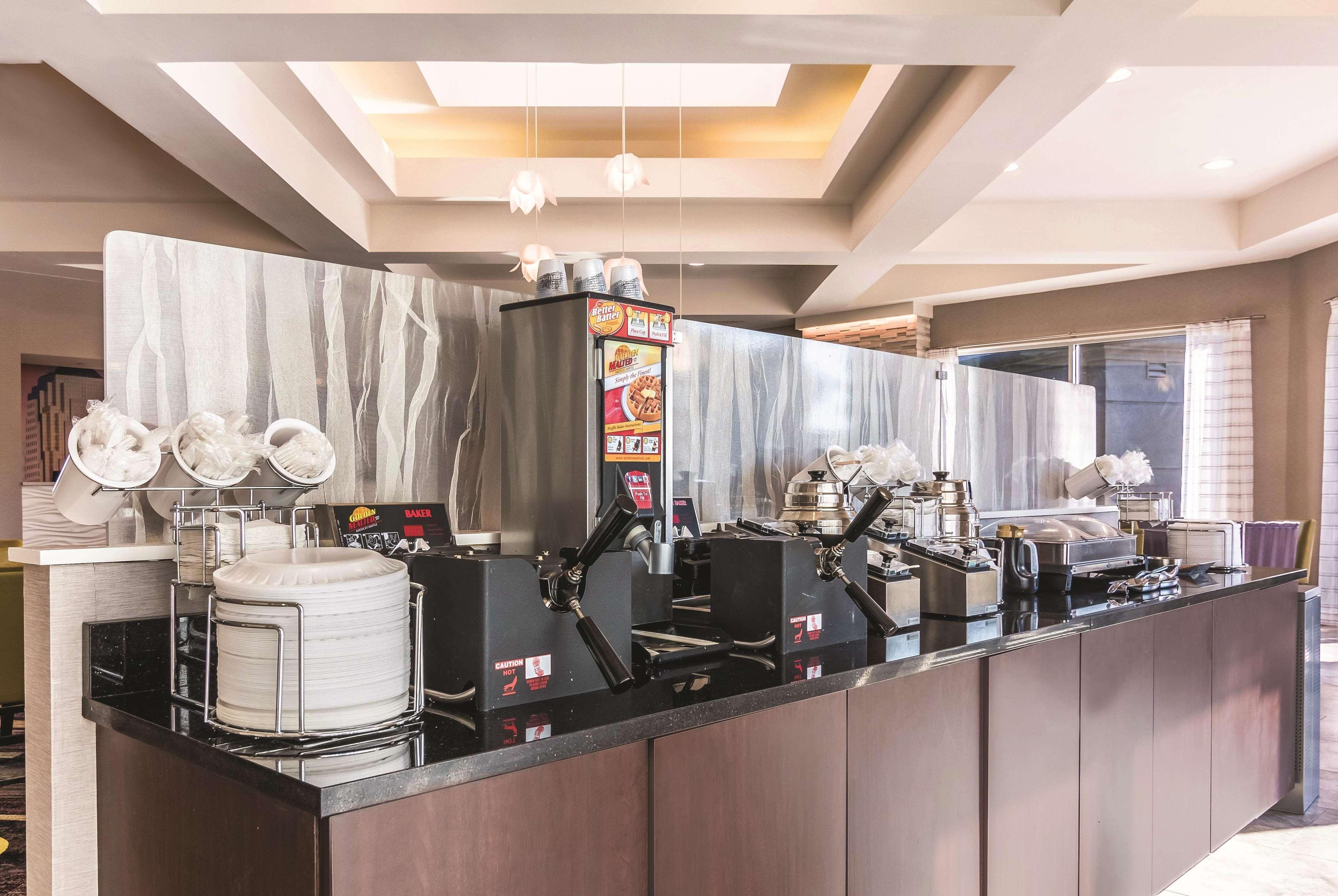 La Quinta By Wyndham Shreveport Airport Hotel Екстериор снимка