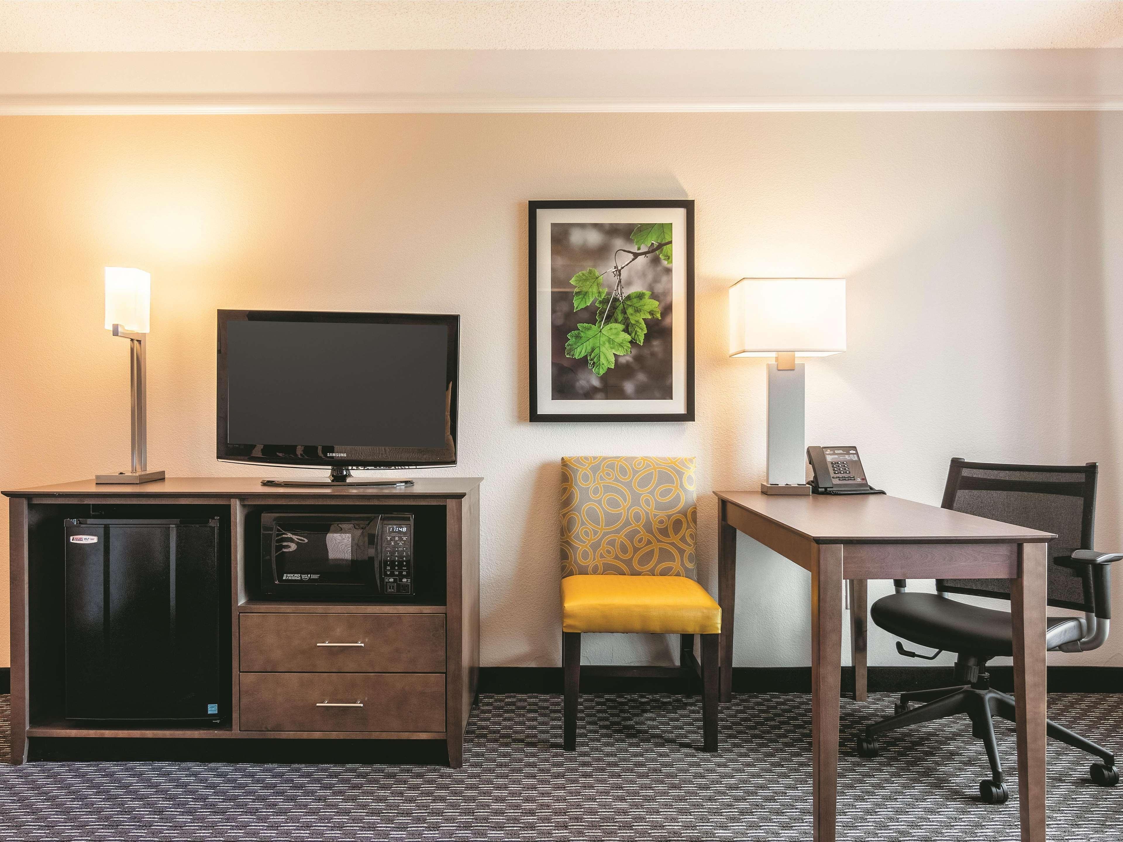 La Quinta By Wyndham Shreveport Airport Hotel Екстериор снимка