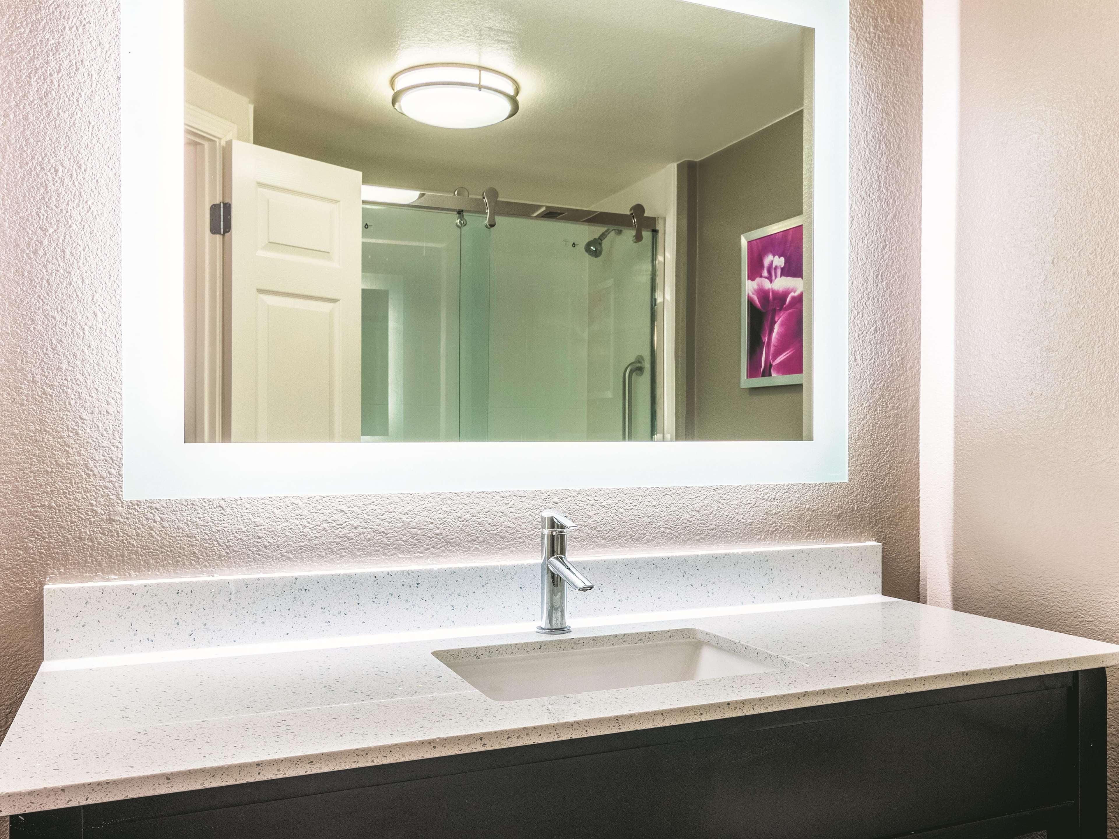 La Quinta By Wyndham Shreveport Airport Hotel Екстериор снимка