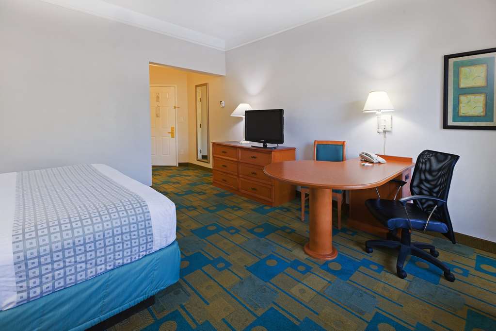 La Quinta By Wyndham Shreveport Airport Hotel Стая снимка