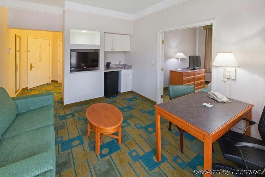 La Quinta By Wyndham Shreveport Airport Hotel Екстериор снимка